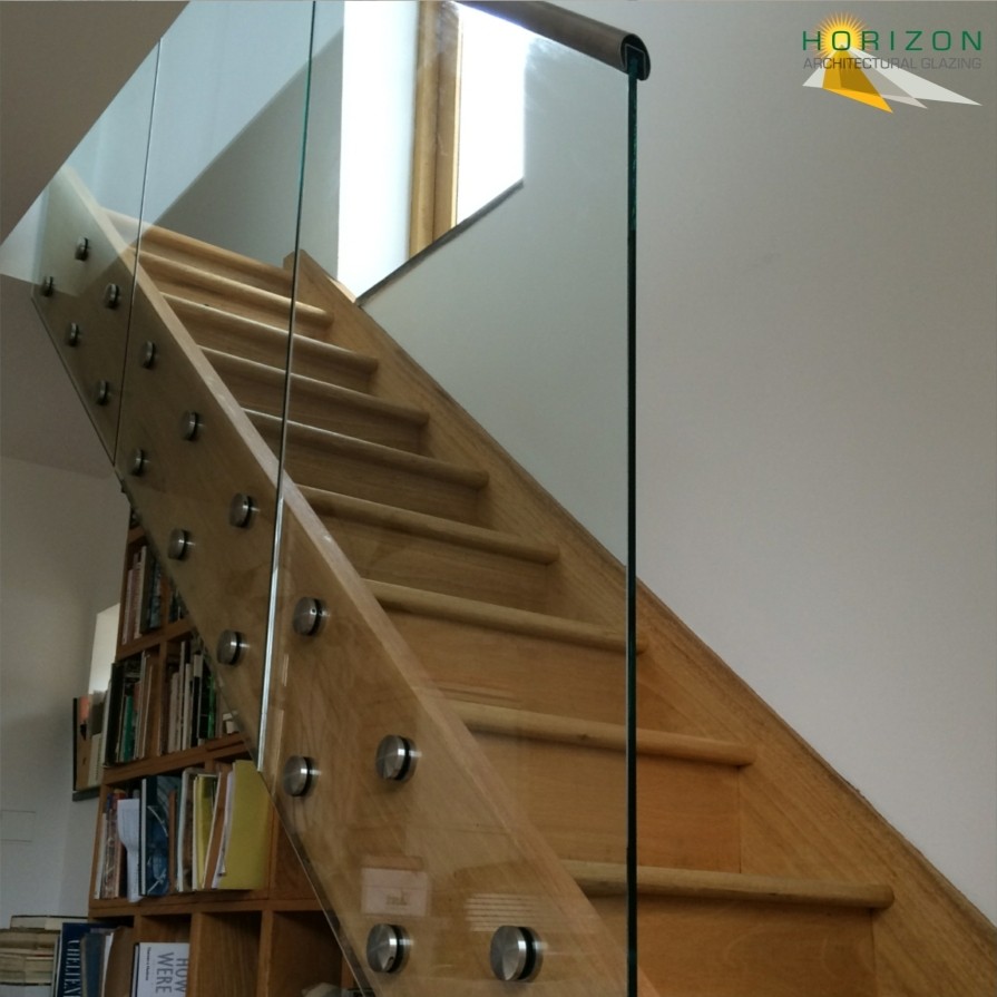 Glass staircase handrail balustrade